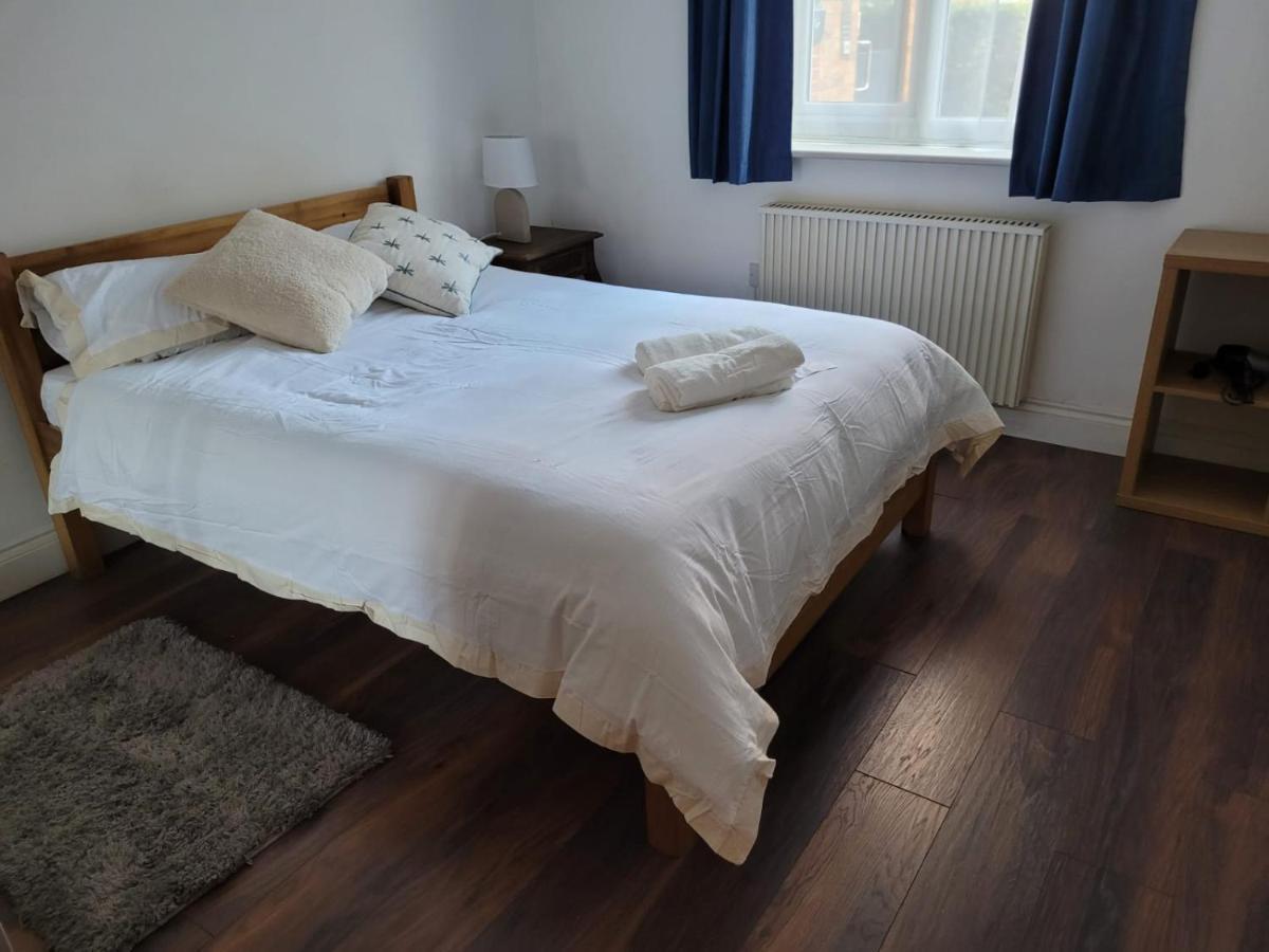 Comfortable Two Bedroom Modern Apartment ロンドン エクステリア 写真