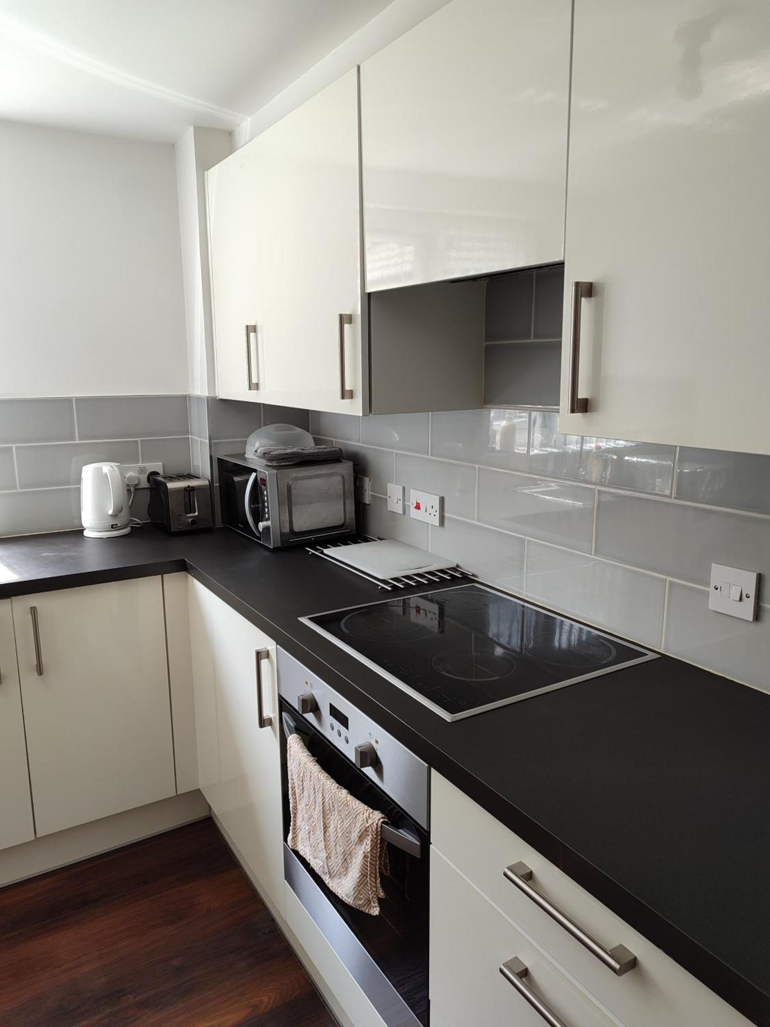 Comfortable Two Bedroom Modern Apartment ロンドン エクステリア 写真
